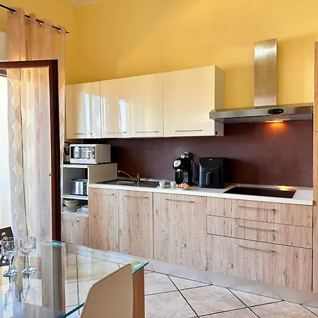 Cozy Corner Apartment *